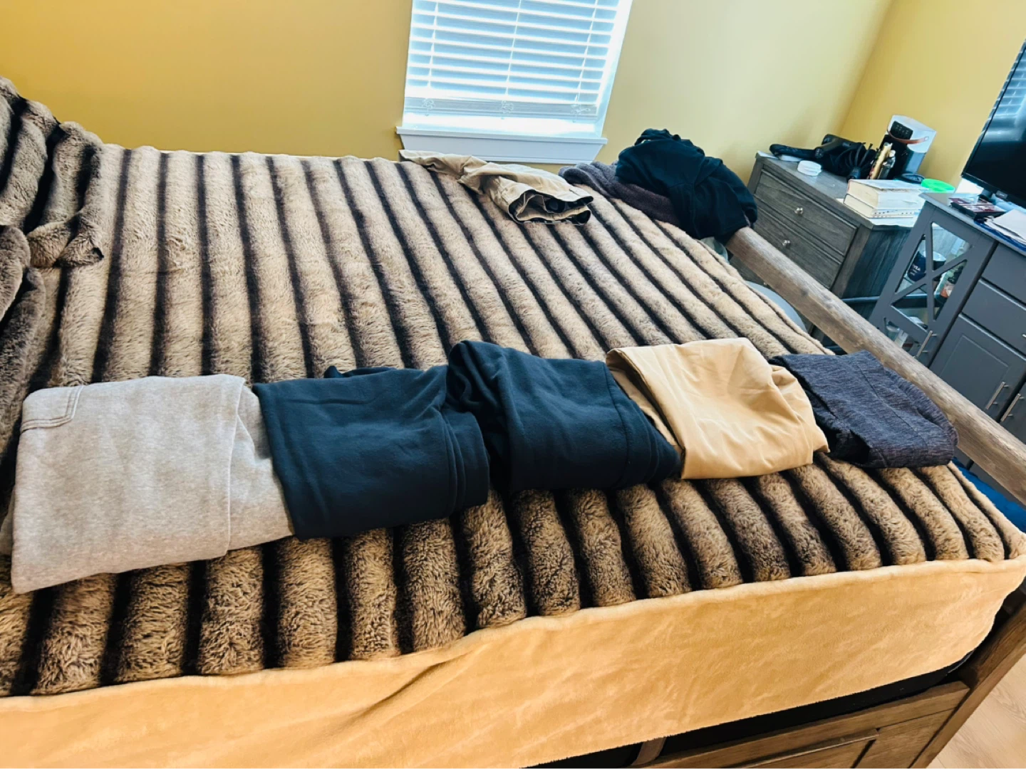 Bundle of Men's Sweatpants 5 total - photo 3