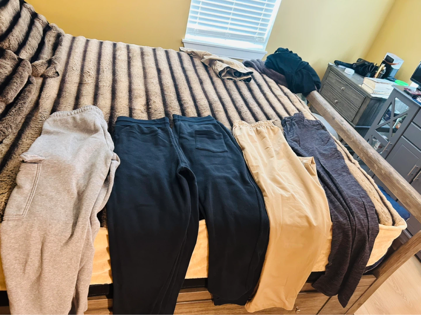 Bundle of Men's Sweatpants 5 total