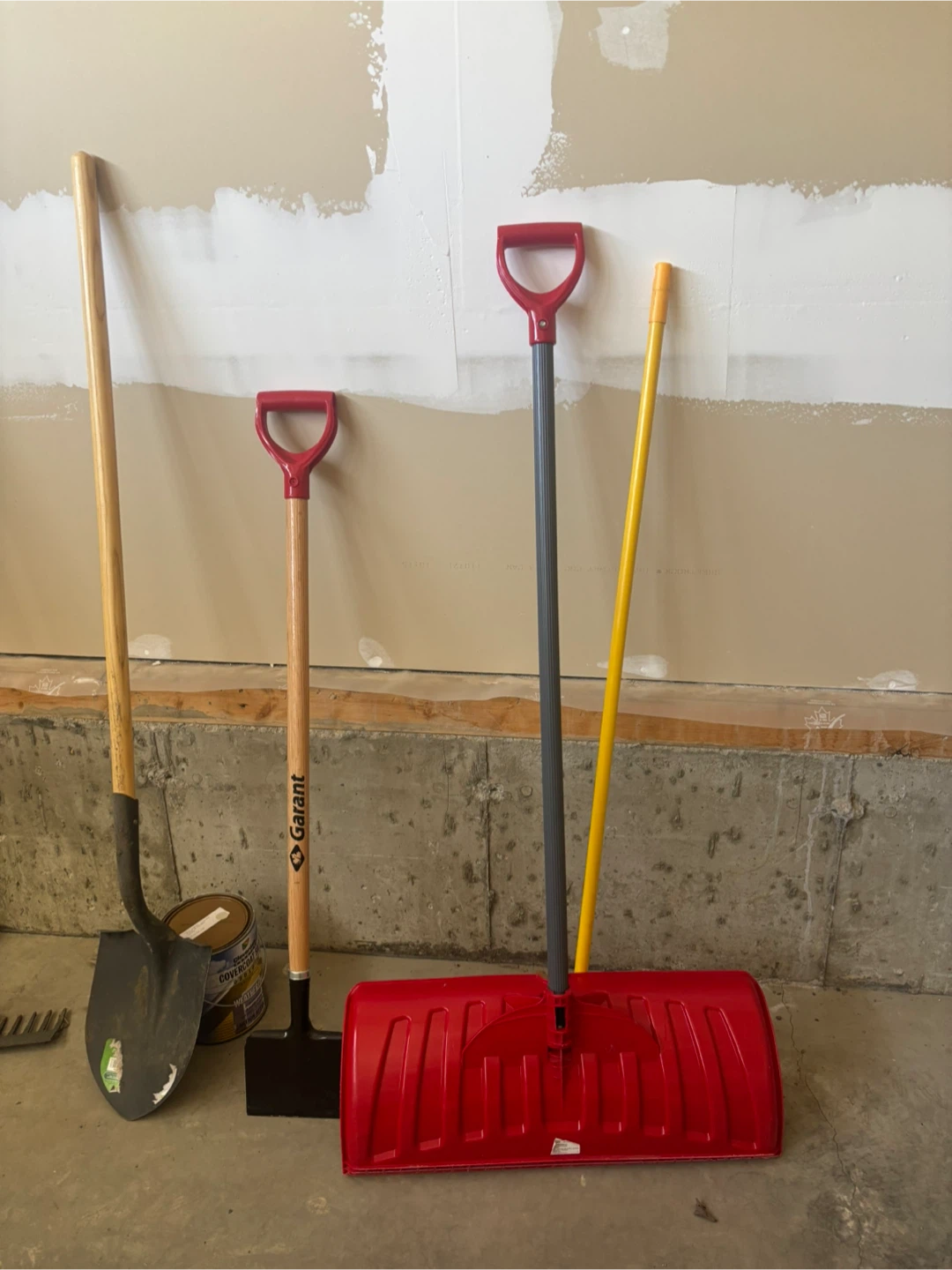 Various Garden Tools, Rakes and Snow Shovels - photo 2