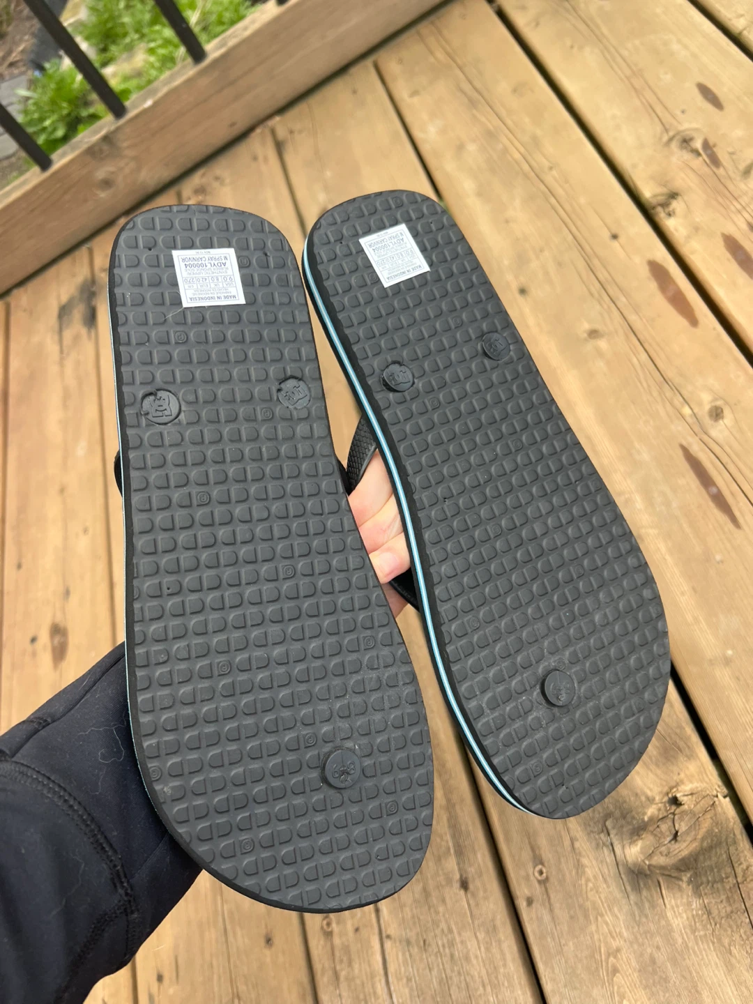 New mens DC Shoes Flip Flops size 9 - photo 2