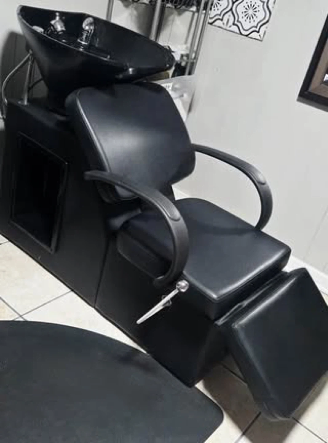 Black Salon Shampoo Chair with Sink