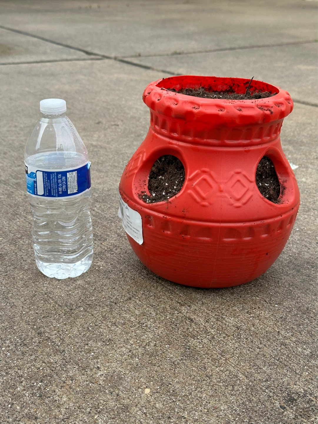Red Plastic Strawberry Planter Pot - photo 3
