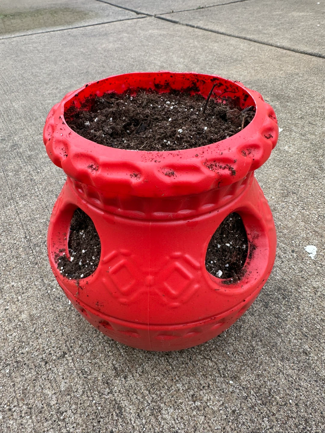 Red Plastic Strawberry Planter Pot - photo 2