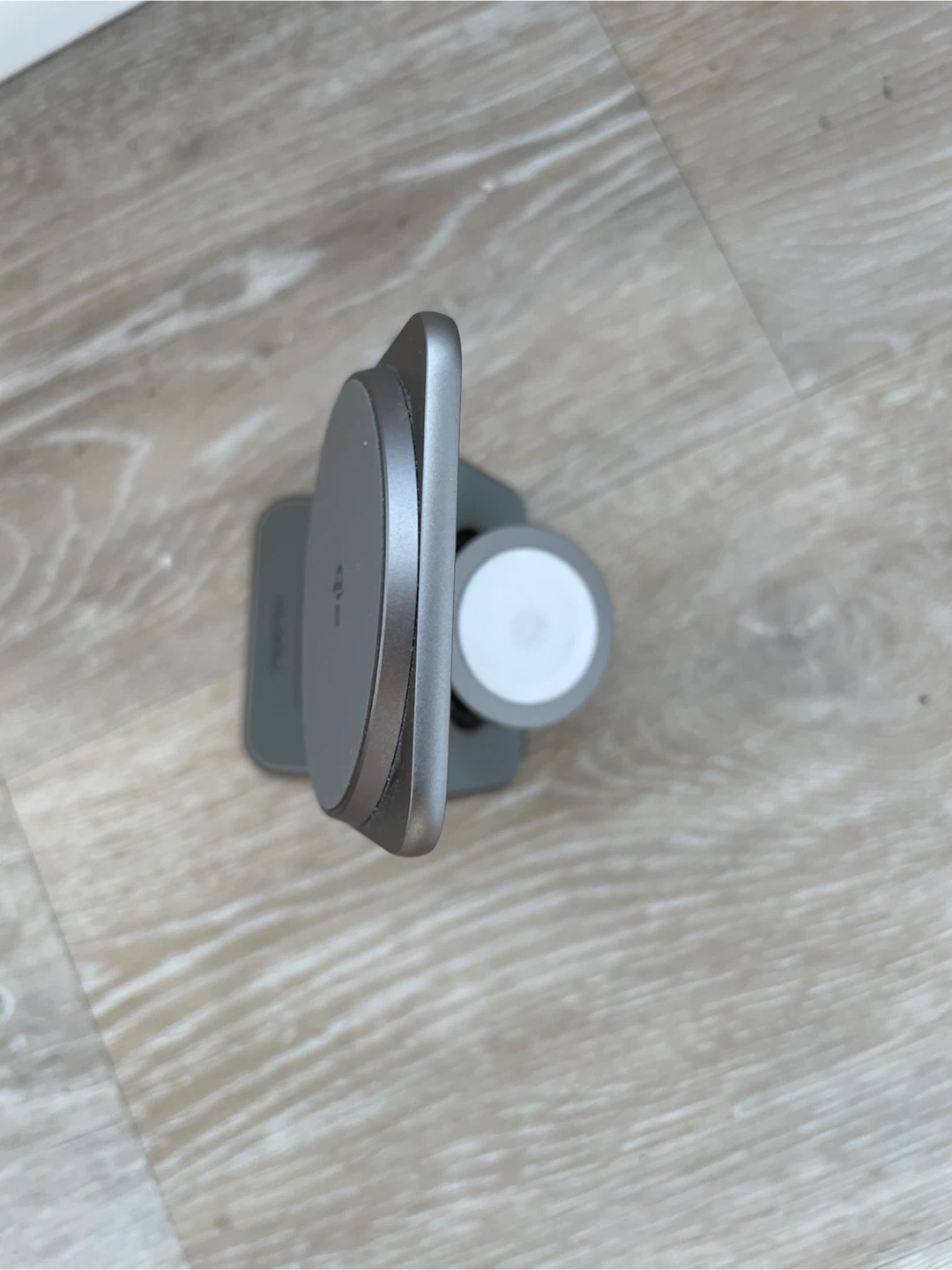 KUXIU Magnetic Wireless Charging Station 3-in-1 - photo 4