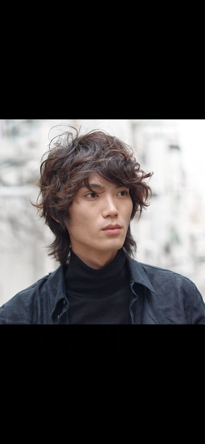 Men's Wolf Cut Hairstyle Guide - photo 3