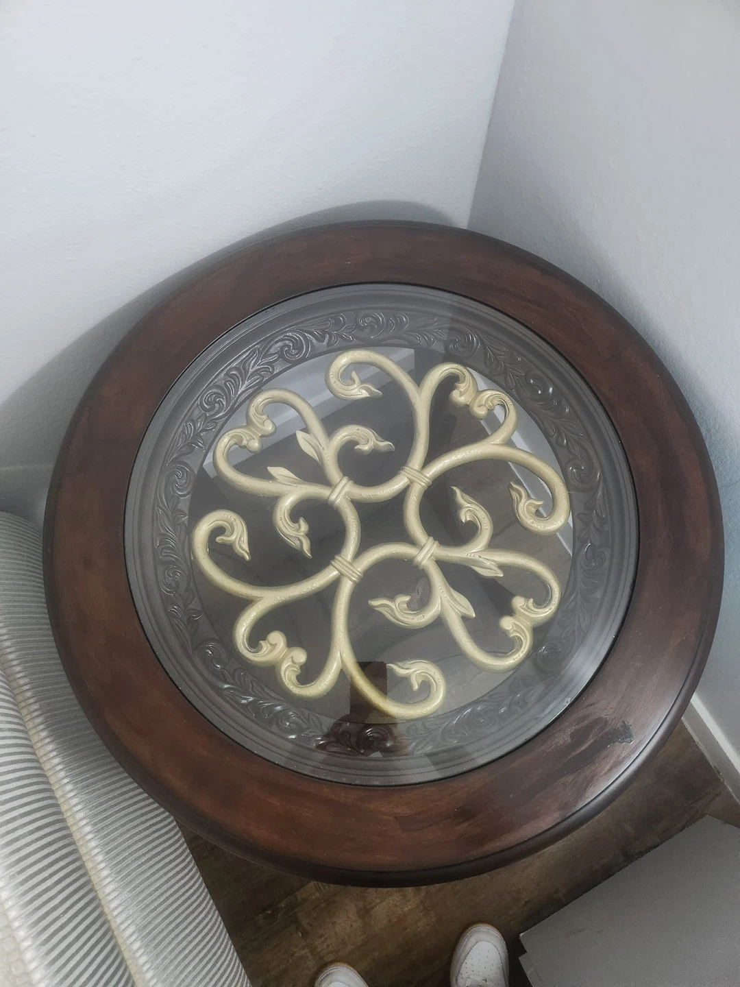 2 Round accent table with glass top - photo 3