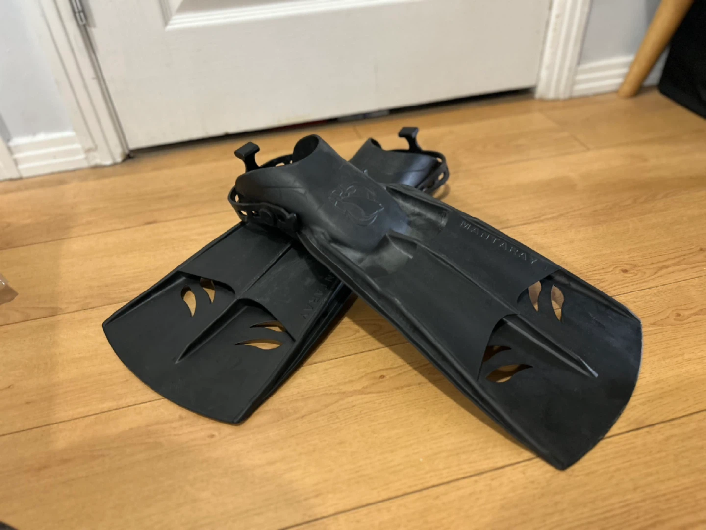 Mantaray Dive Fins (in box) - 3 pairs (sm, med, XL) - photo 2
