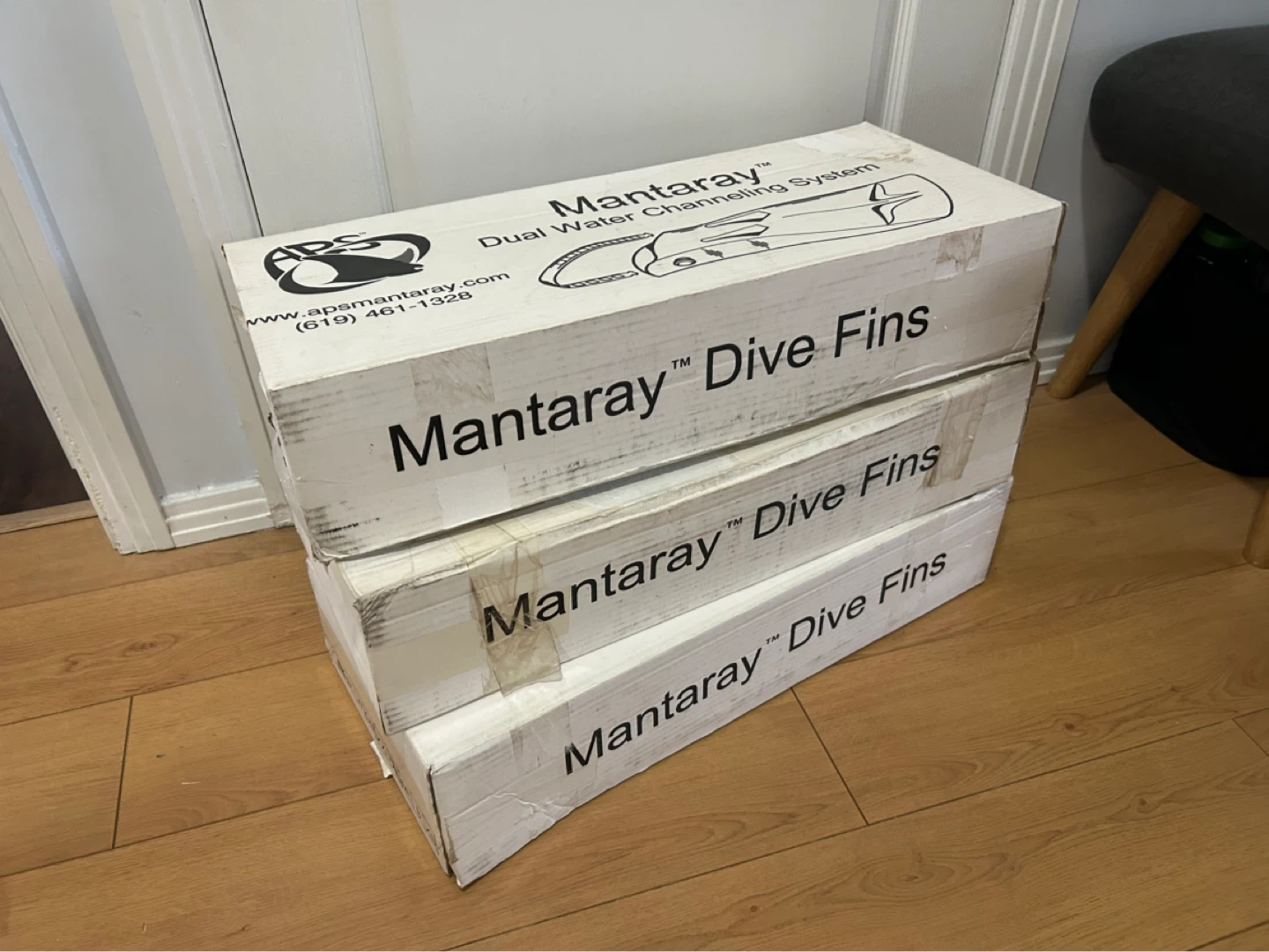 Mantaray Dive Fins (in box) - 3 pairs (sm, med, XL) - photo 5