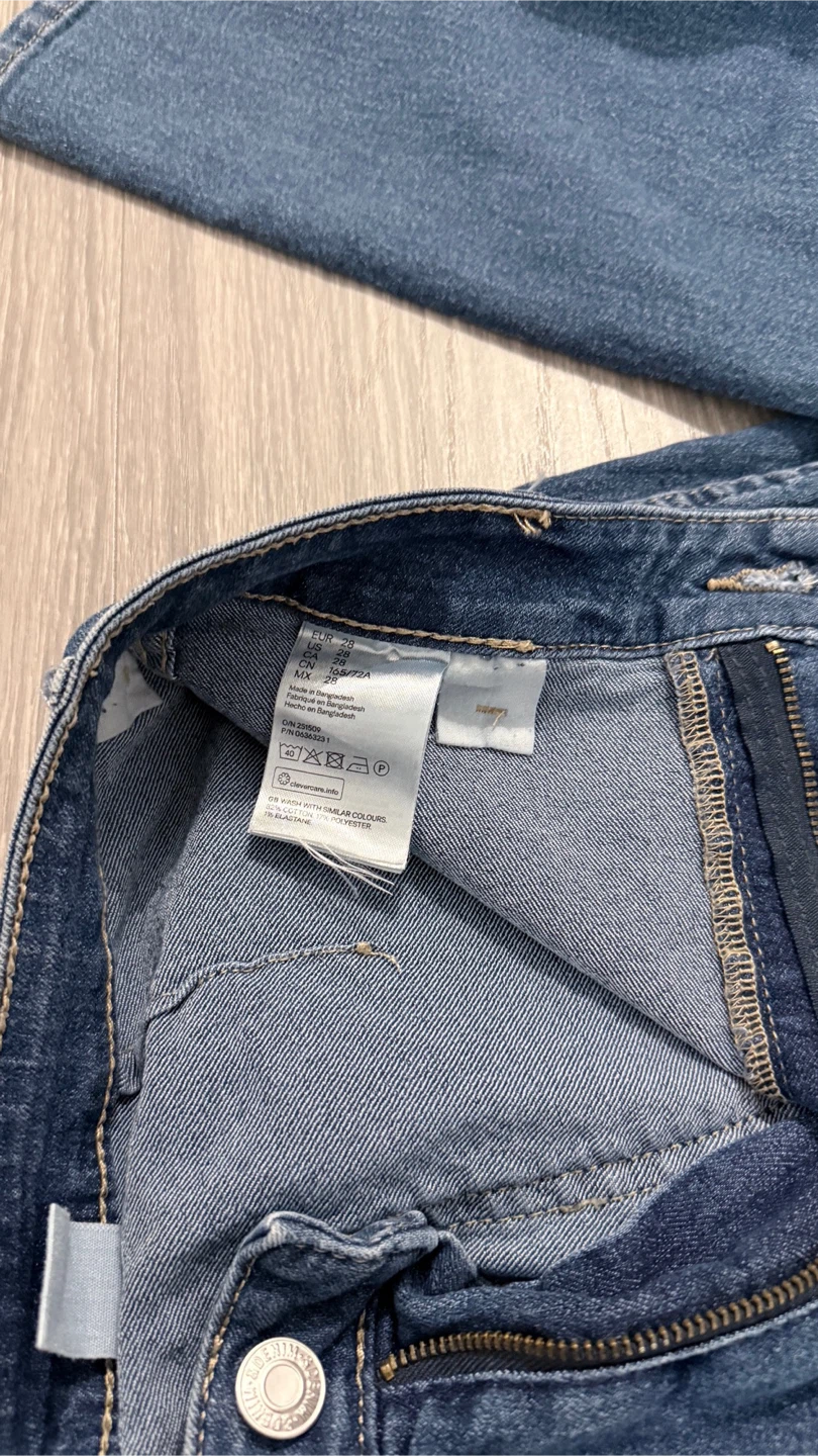 All $8 - Women's clothing bundle - photo 4