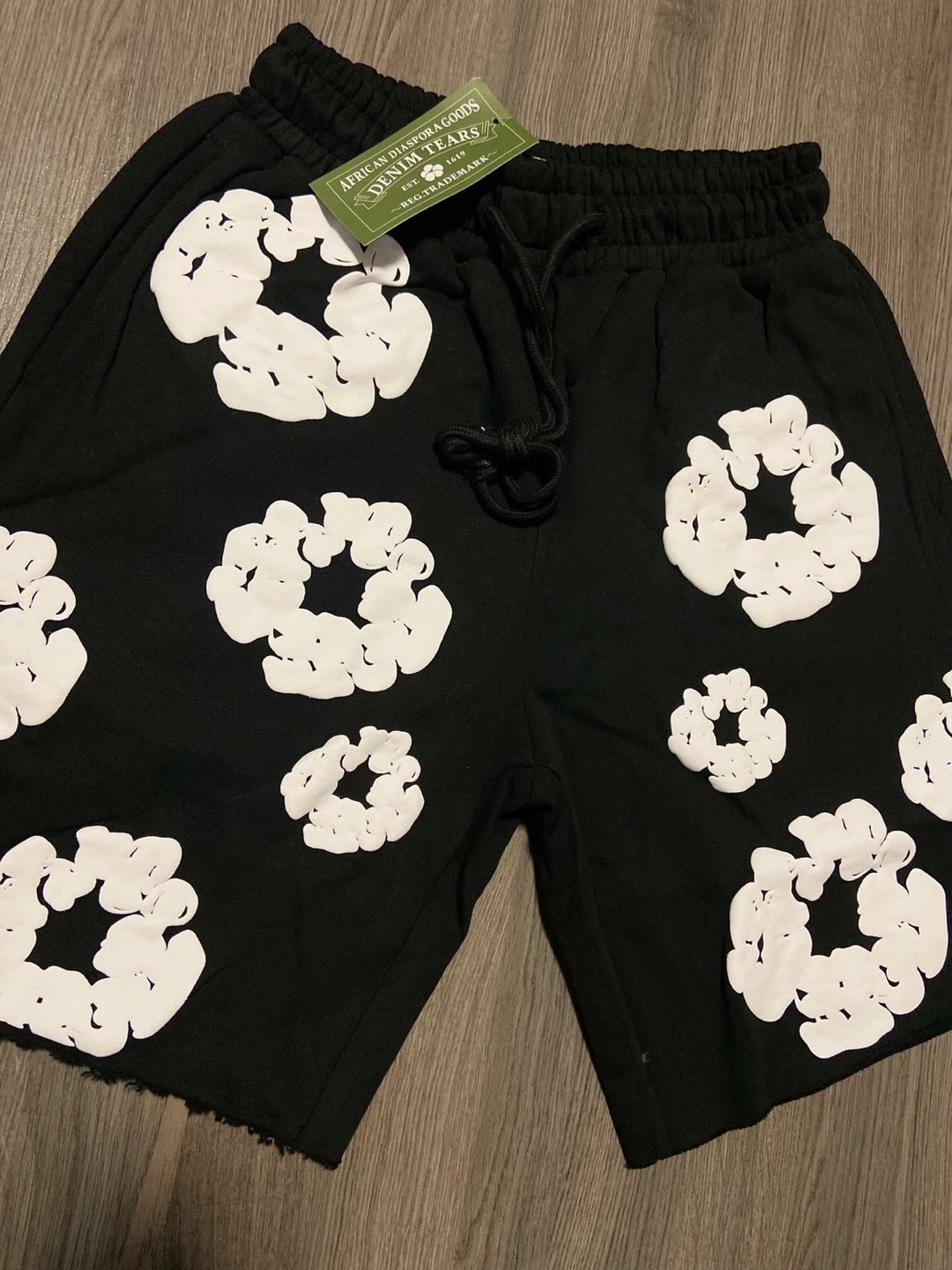 Denim Tears Black Shorts with White Floral Appliqué - Size M - photo 2