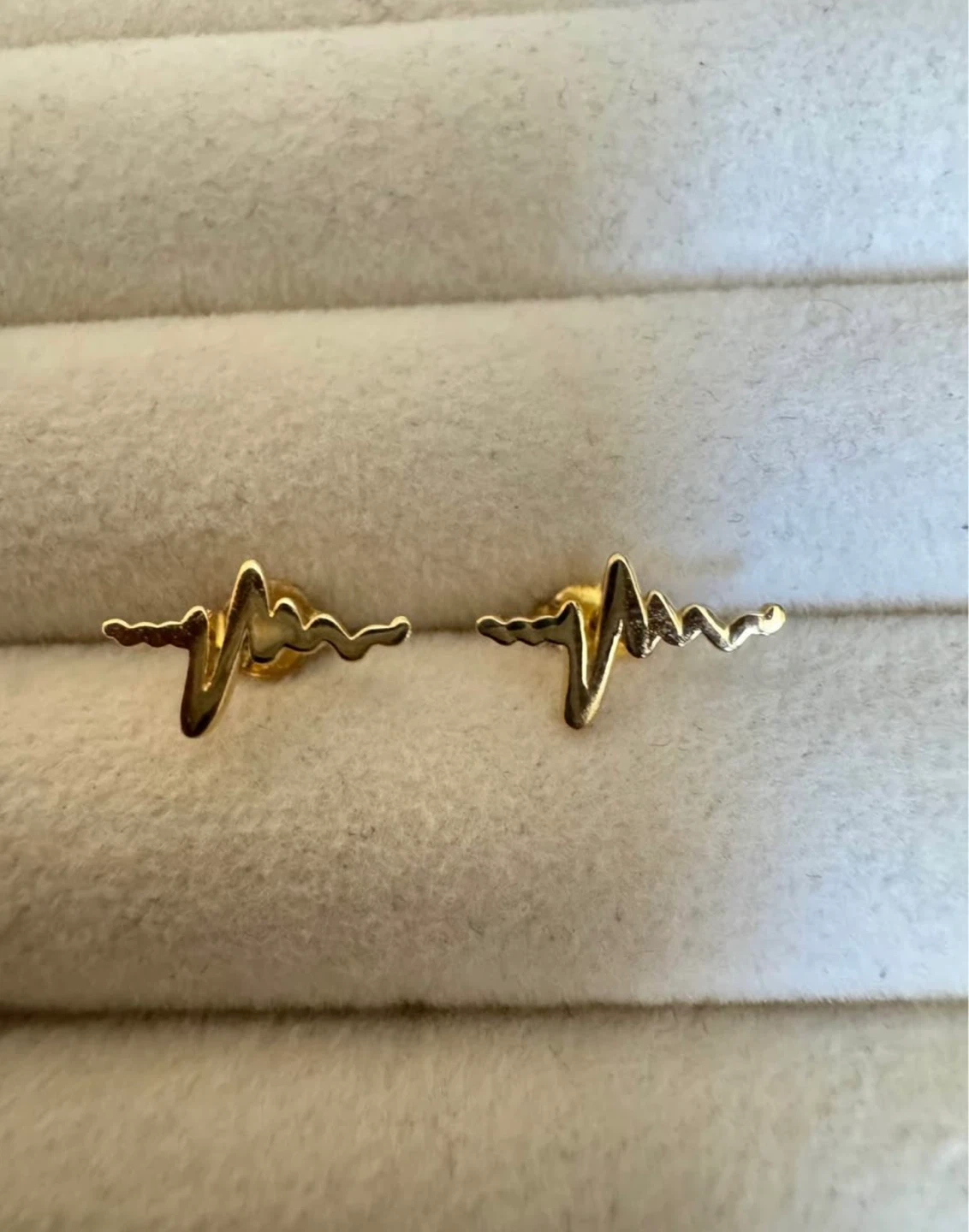 18K solid gold heartbeat earrings