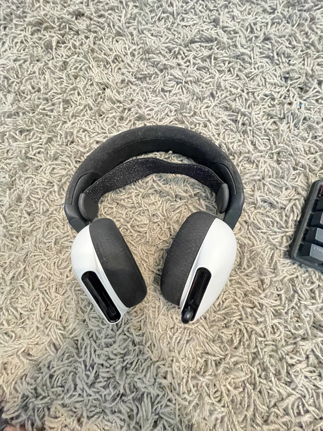 Alienware Wireless Headset AW725H & HyperX Alloy 65 Keyboard