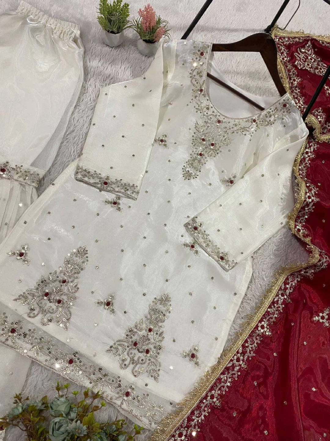 White Embroidered Kurti with Red Dupatta - photo 4
