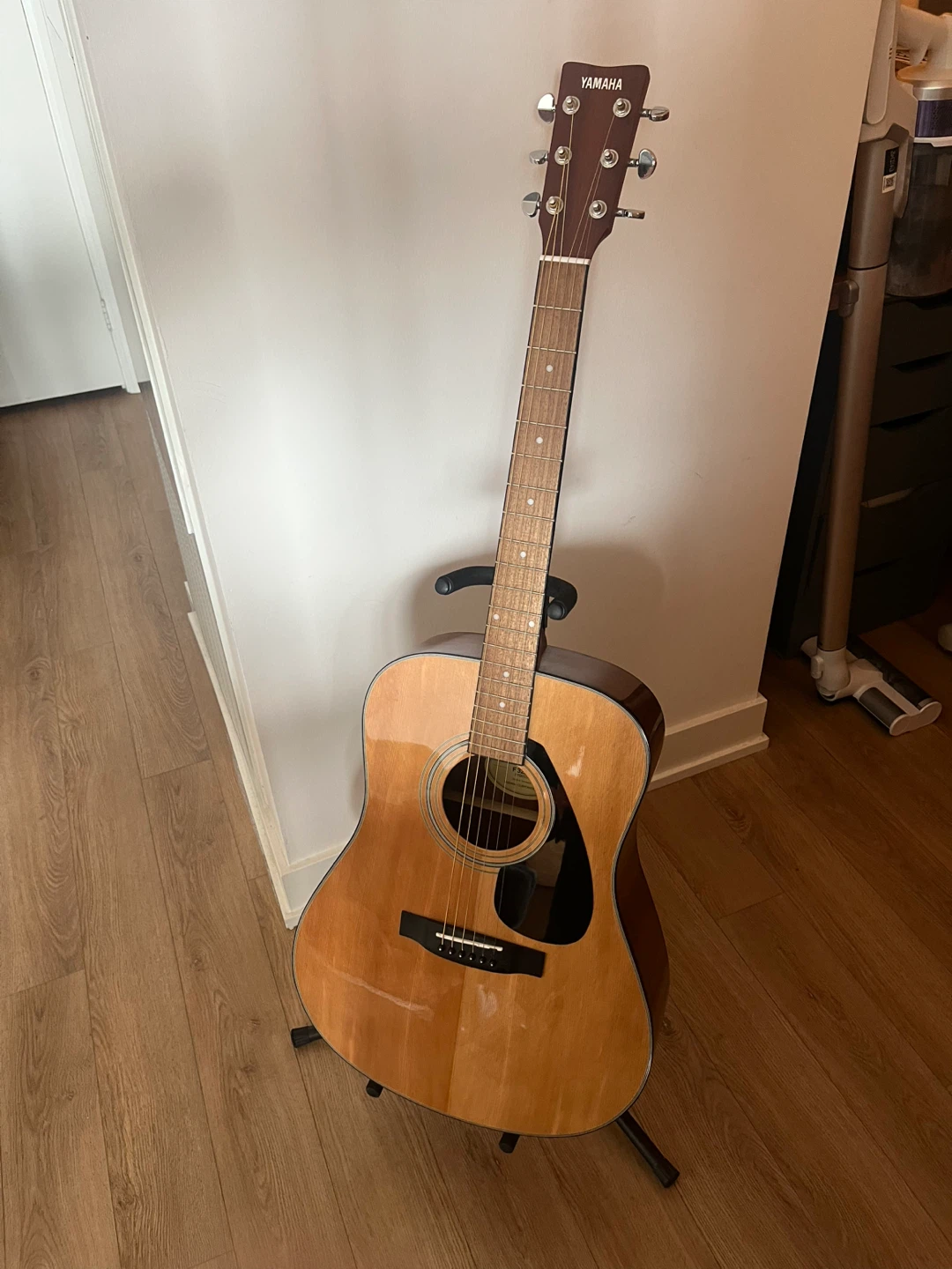 Yamaha Acoustic Guitar F325D