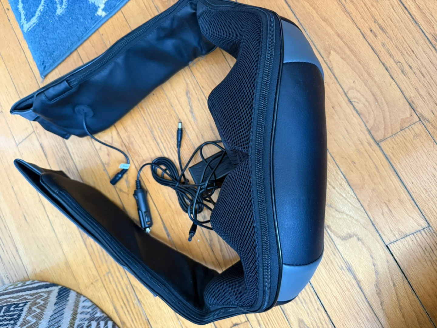 MaxKare Shiatsu Shoulder Massager with Kneading and Heat - photo 3