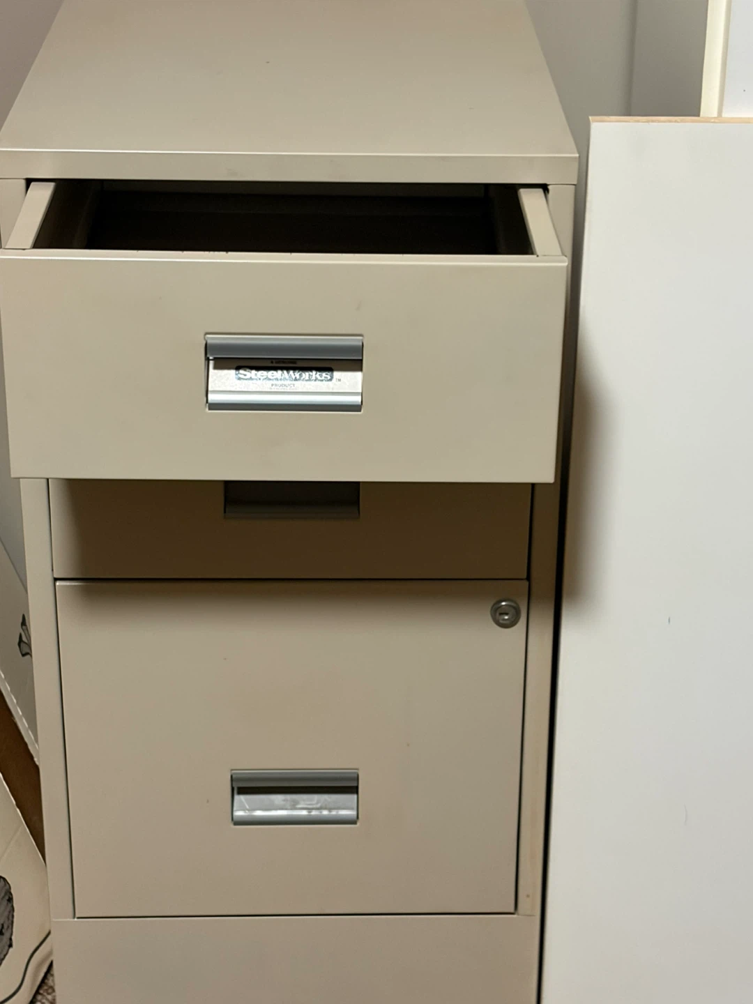 3 Drawer Filing Cabinet - photo 2