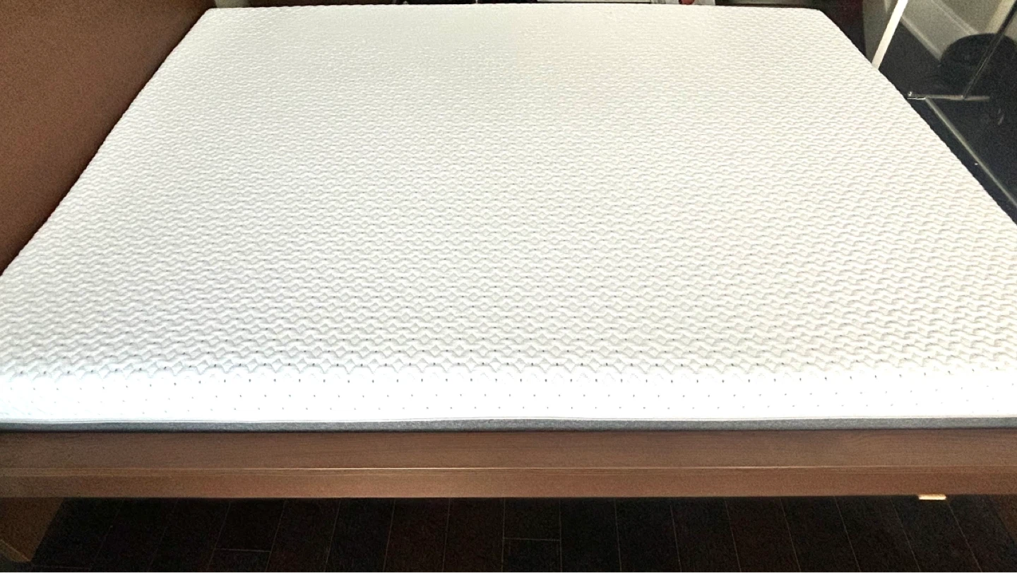 1 yr old Queen ENDY mattress- excellent condition, hardly used - photo 2