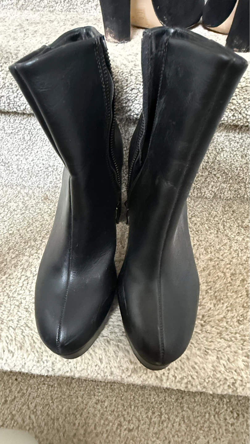 Black Suede & Faux Leather Heeled Booties - photo 2