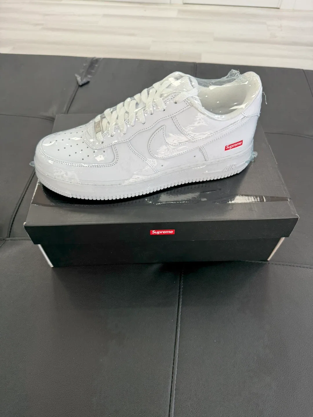 Nike Air Force 1 Low Supreme White Sneakers Size 10 - photo 2