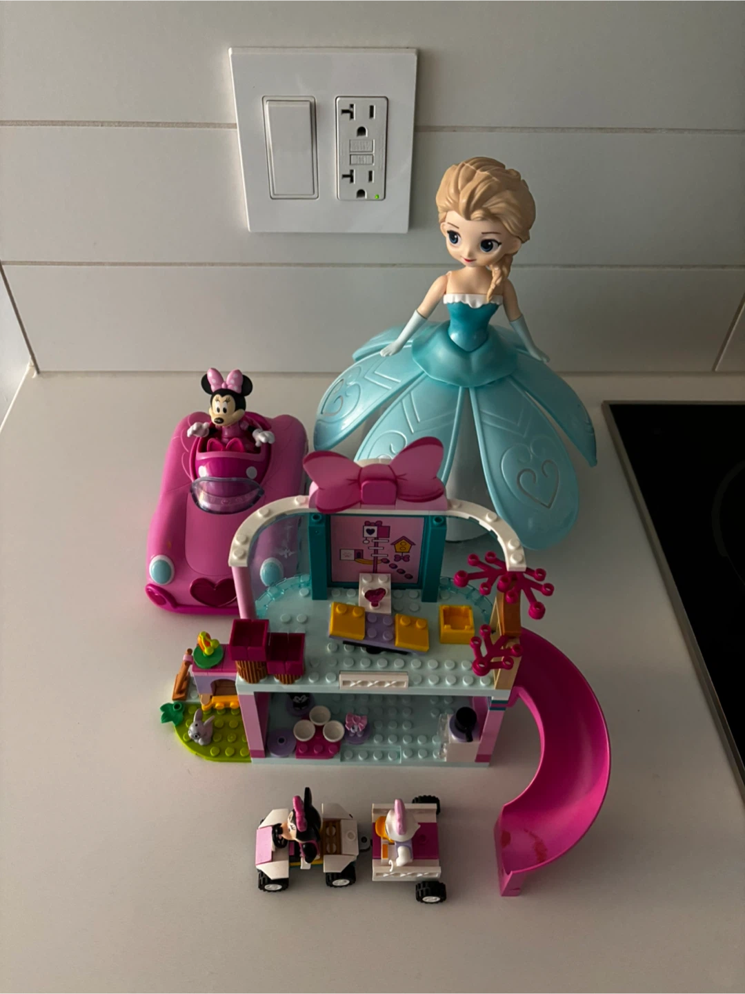 Free - has to go today: Set of toys: Elsa and Minnie