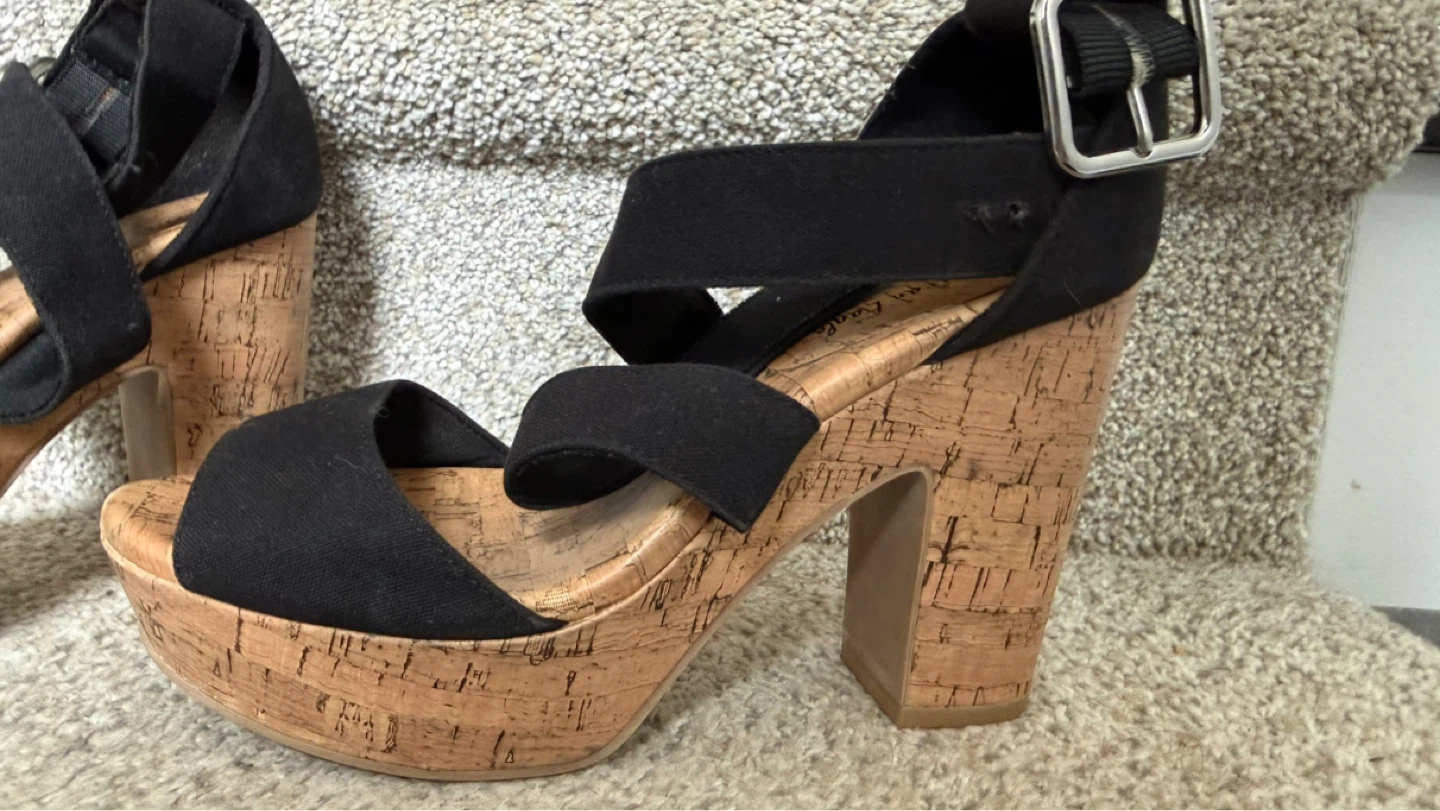 Women’s sandals and dress shoes - photo 2