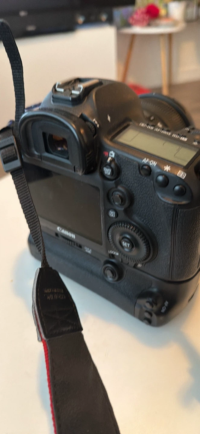 Canon 5D mark iii with 50mm f/1.8 ,100-200mm f/4.5A & more - photo 2