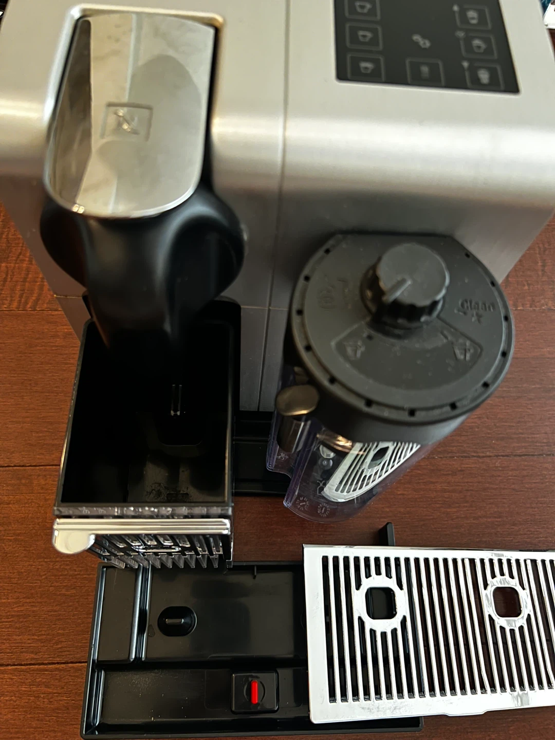 Nespresso Machine with Milk Frother - photo 2