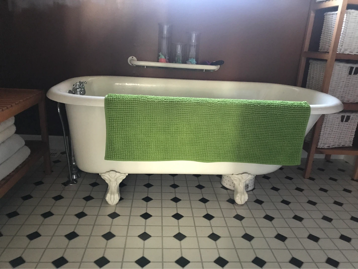 Vintage Clawfoot Bathtub - photo 3