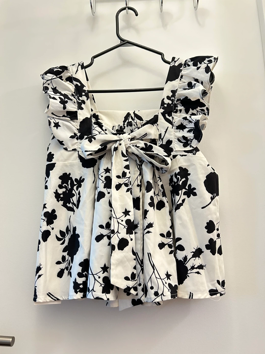 New- Women's Black and White Floral Blouse - photo 2