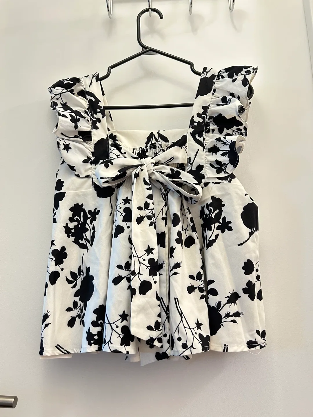 New- Women's Black and White Floral Blouse - photo 2