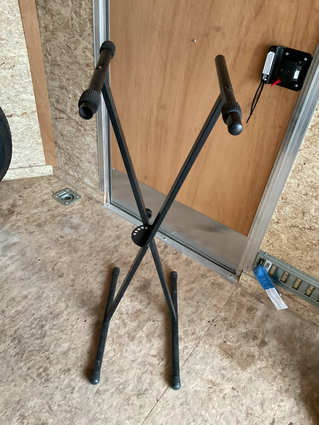 Black X-Style Keyboard Stand