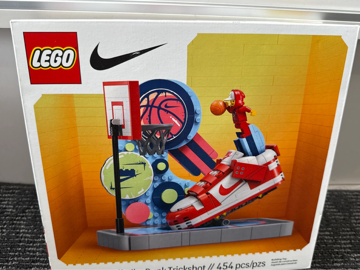 LEGO Nike Dunk Low SB "Chicago" 10280
