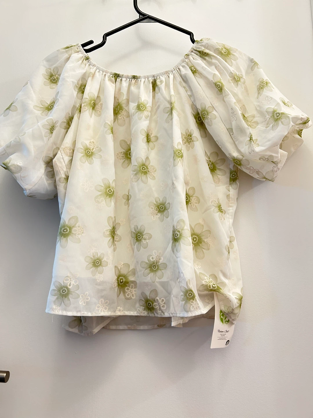 New- White floral puff sleeve blouse