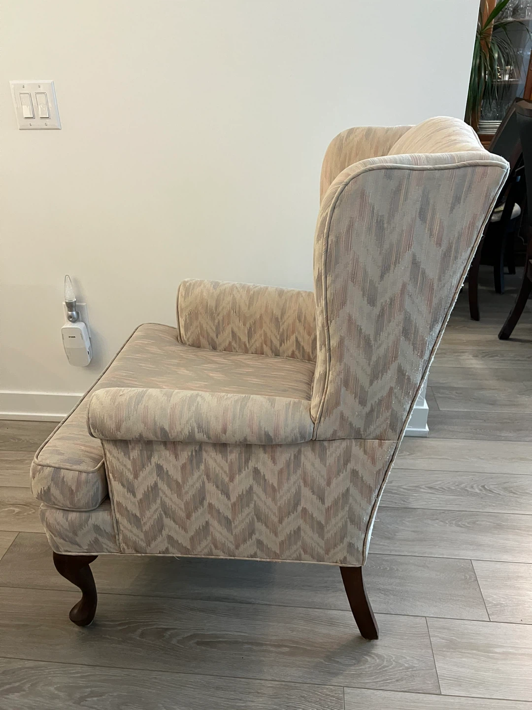 Classic Wingback Armchair - photo 2