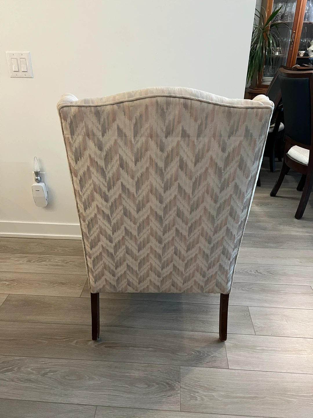 Classic Wingback Armchair - photo 3