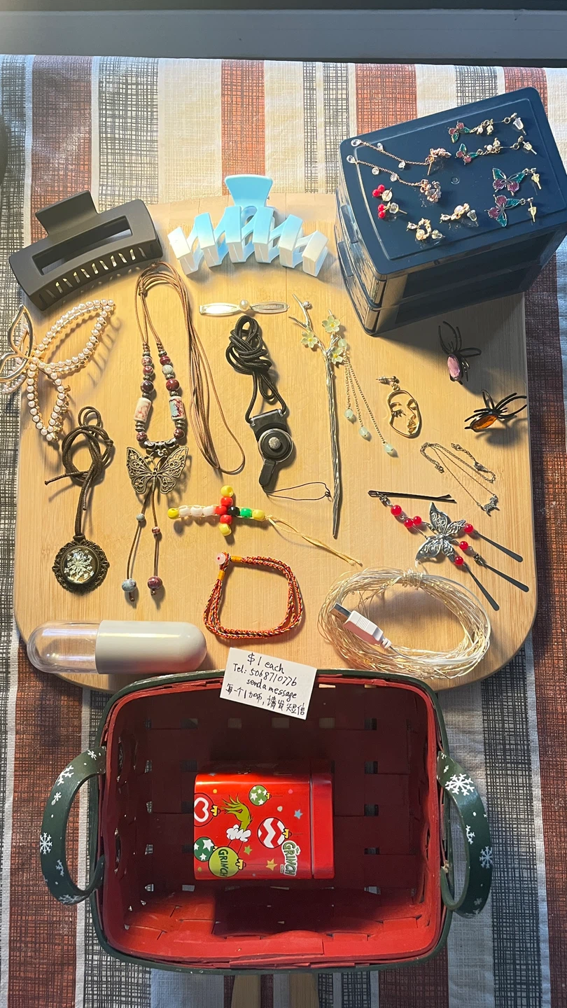 Women’s jewelry and small accessories