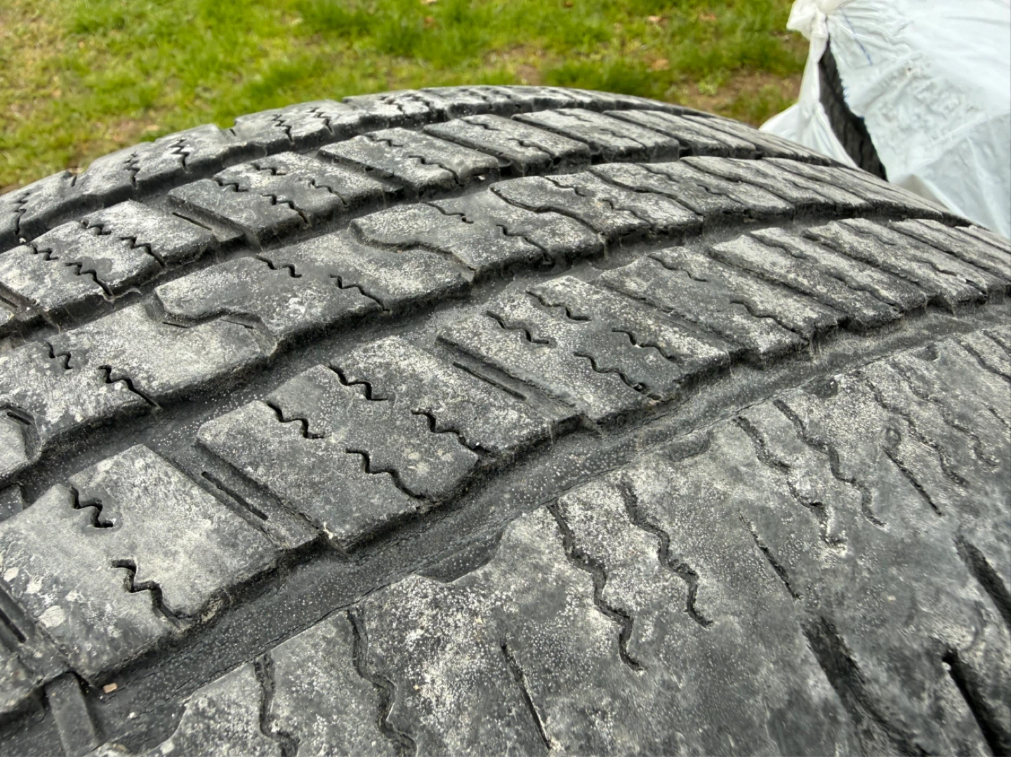 Set of 4 Tires - P275/60R20 - photo 5