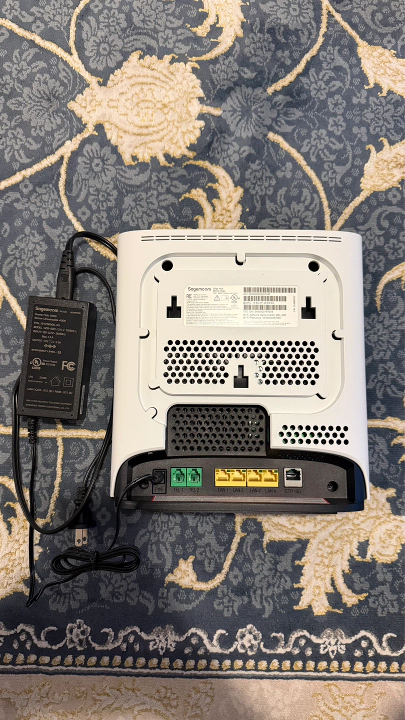 Bell Giga Internet Hub Modem Router - photo 2