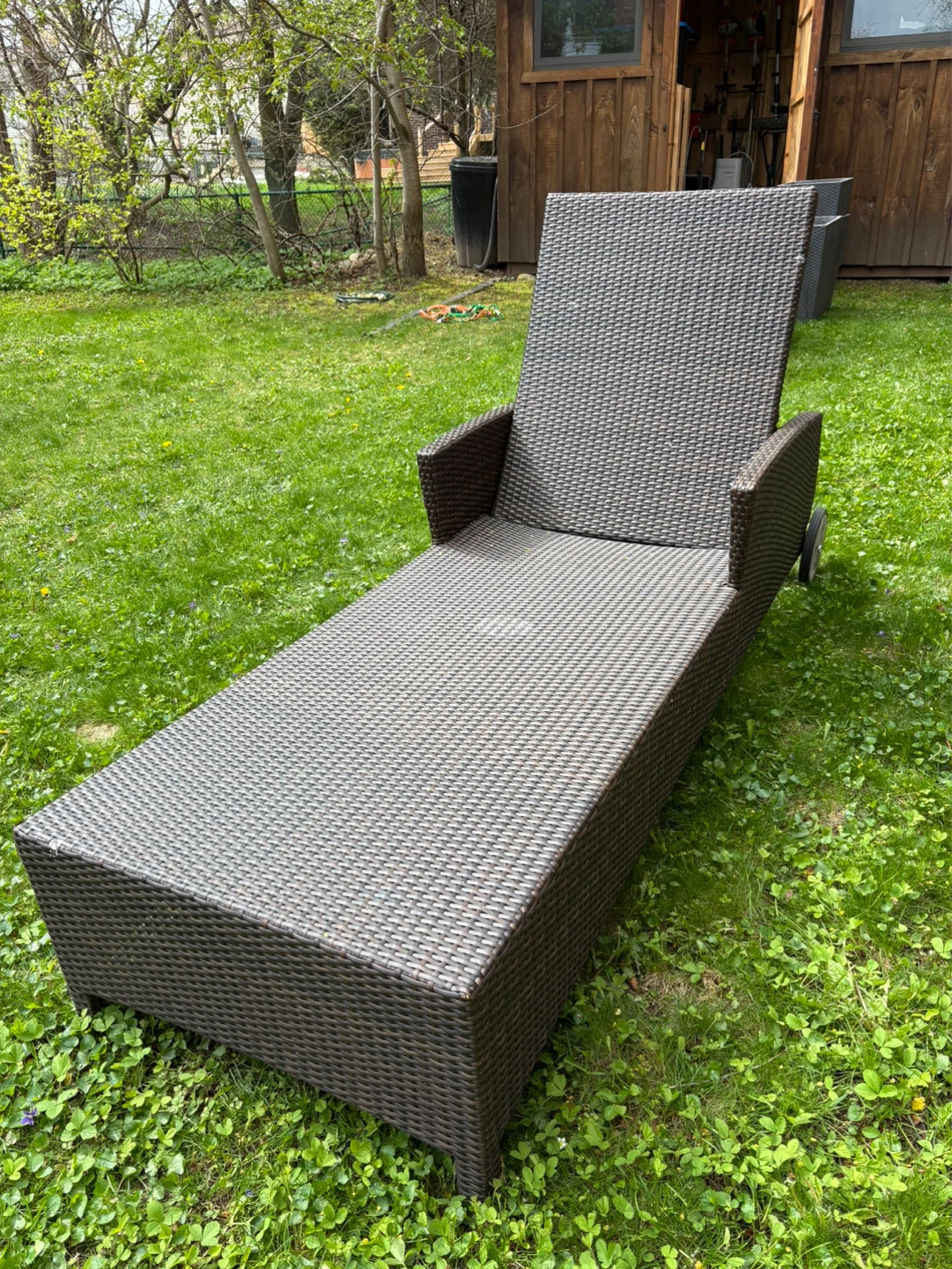 Brown Wicker Chaise Lounge Chair with Wheels