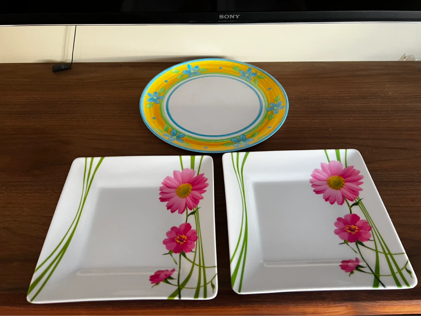 3 Floral Plastic Plates
