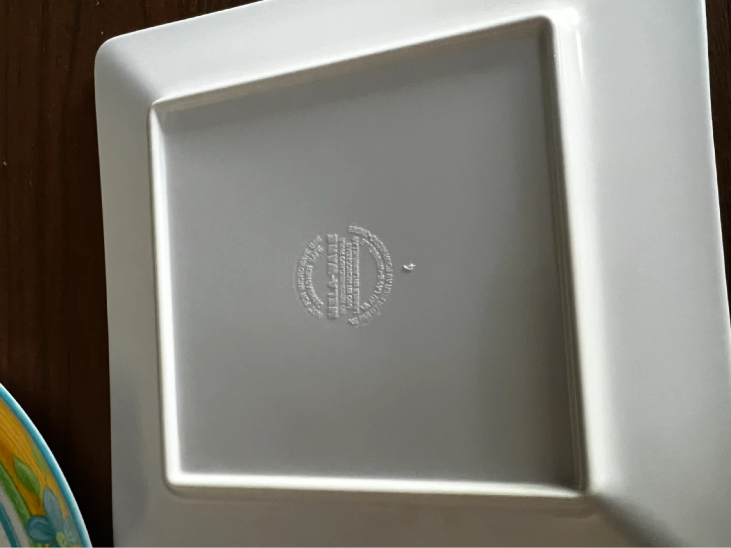 3 Floral Plastic Plates - photo 2