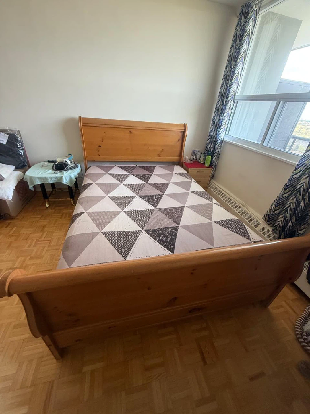 Solid wood sleigh queen size bed frame with corner table - photo 4