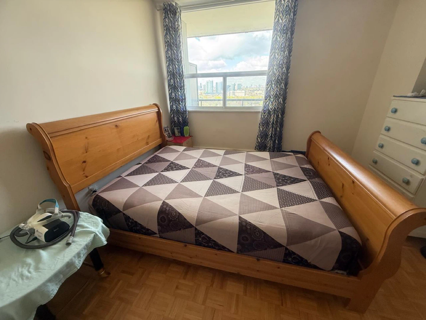 Solid wood sleigh queen size bed frame with corner table - photo 3