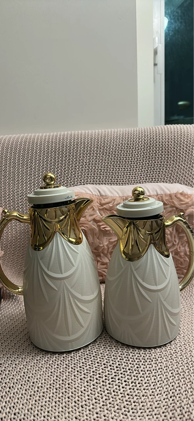 Set of 2 White and Gold Thermos Flasks