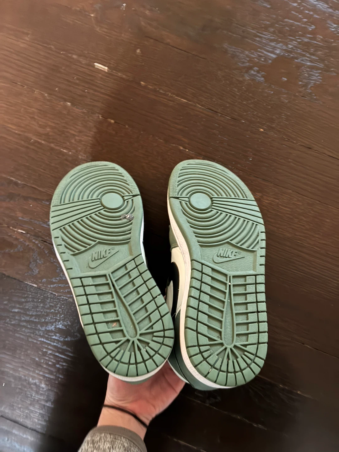 Dutch green Air Jordan 1 Mid SE - photo 5