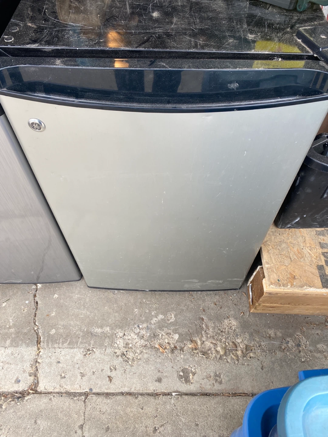 GE mini fridge - photo 2