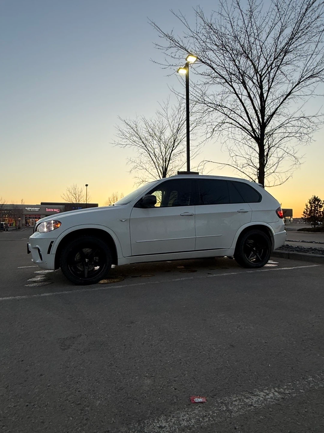 White BMW X5 - photo 2