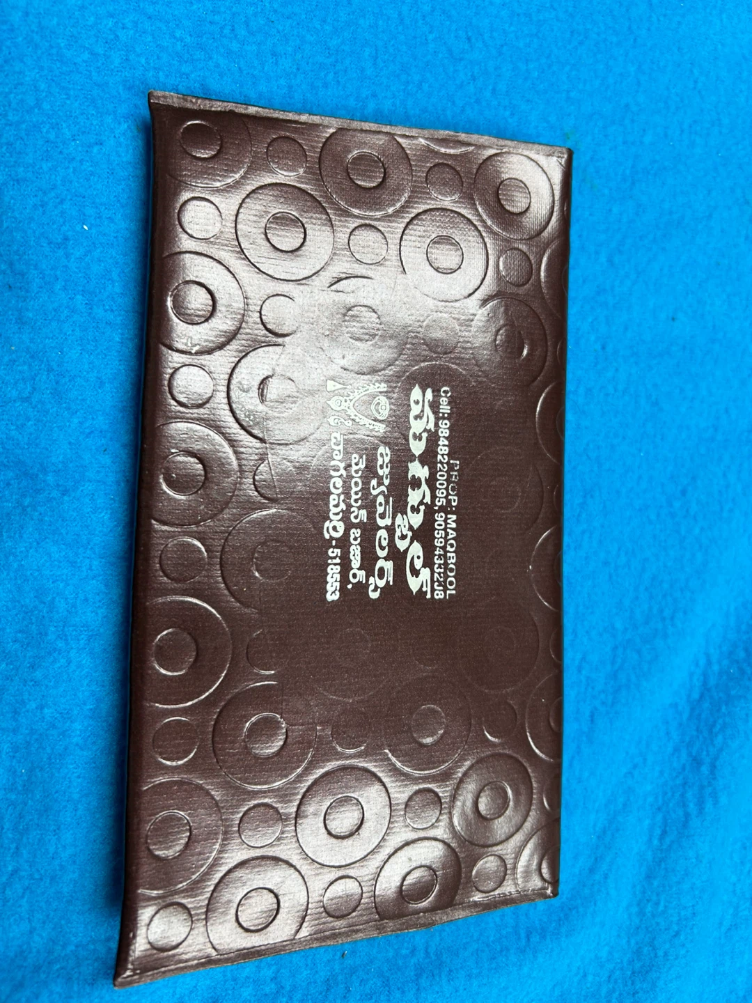Brown leather patterned clutch with heart mirror - photo 2