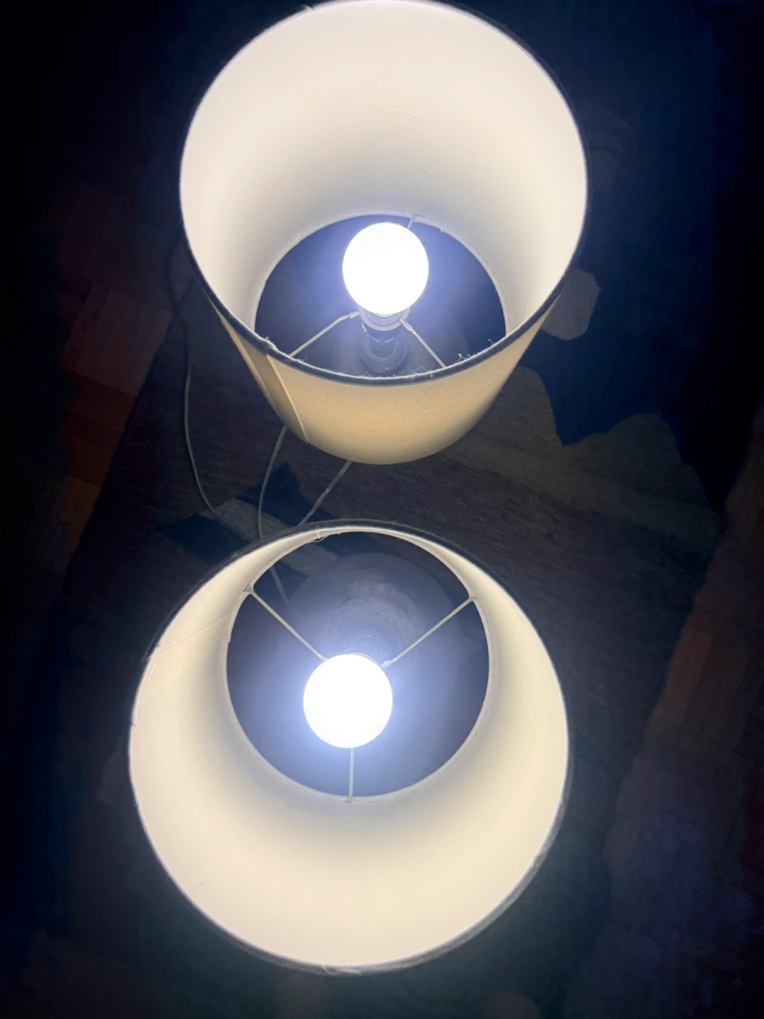 Set of 2 clear glass base table lamps with beige shades - photo 3