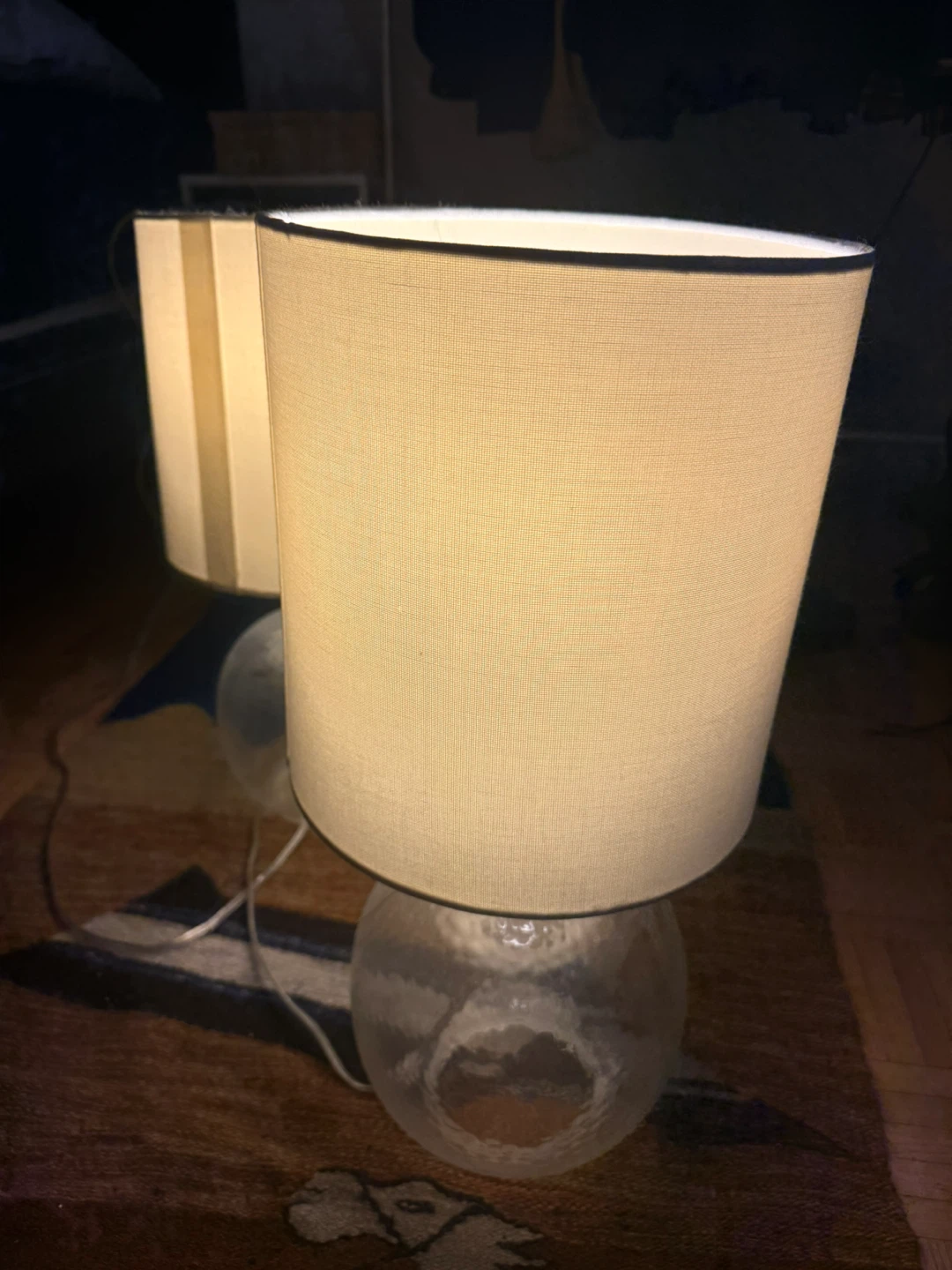 Set of 2 clear glass base table lamps with beige shades - photo 5
